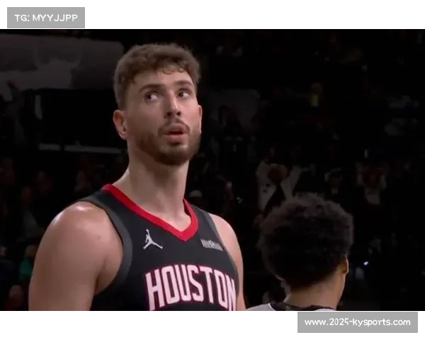 文班亚马与申京内线博弈 马刺主场迎战火箭关键卡位战